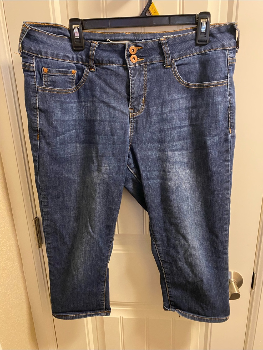 IT Jeans 14 Tiffany Sminny Capri Length Blue Stretch Denim Capris !iT